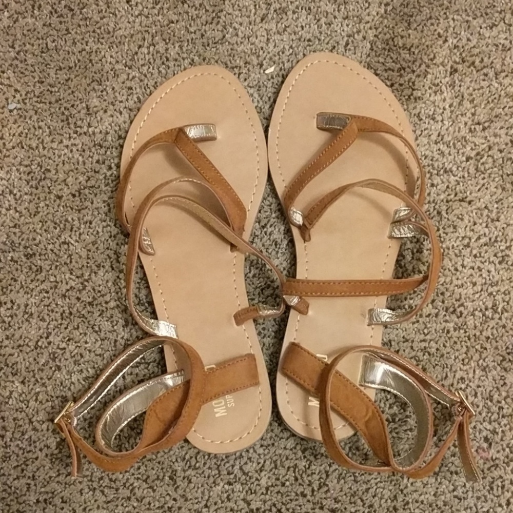 Mossimo Sandals. Strappy. Brown and Gold. 7 1/2